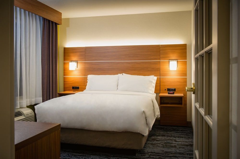 Holiday Inn Express Hotel & Suites Wausau by IHG 3