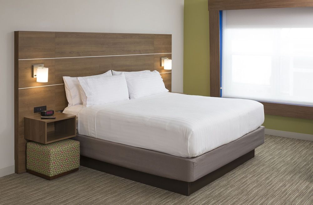 Holiday Inn Express and Suites White River Junctio 3