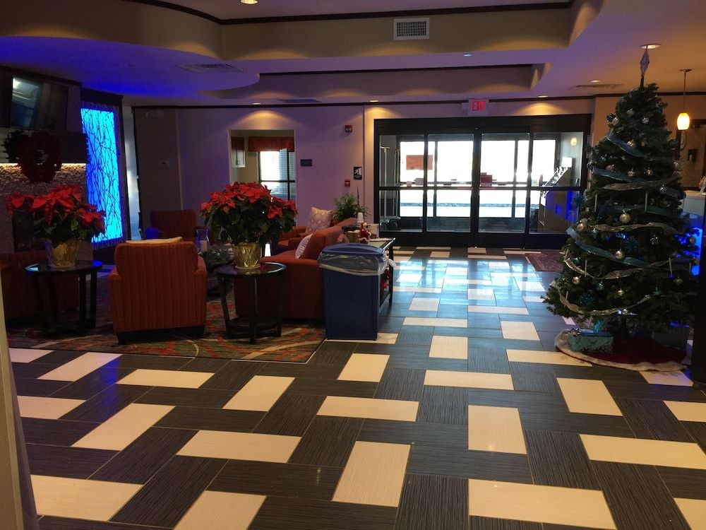 Comfort Suites Uniontown 2