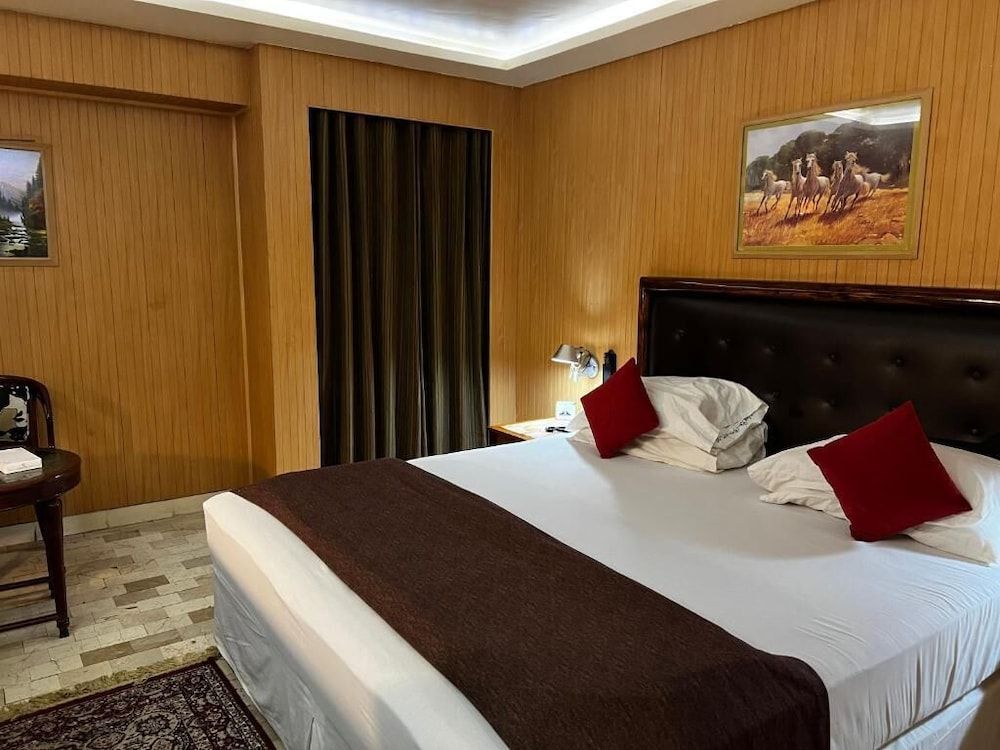 Hotel Galaxy Karachi 3
