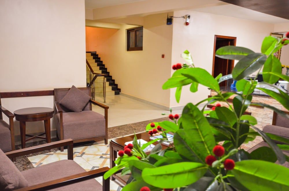 Hillside Plaza Hotel 3
