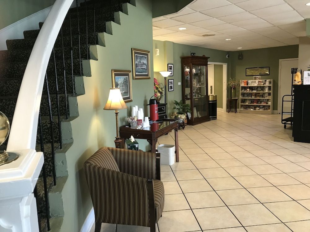 Carmel Inn & Suites 3