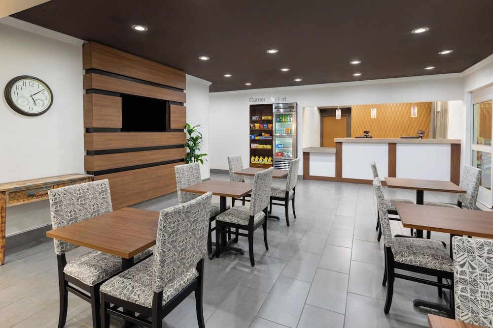 Wingate by Wyndham Marion 2