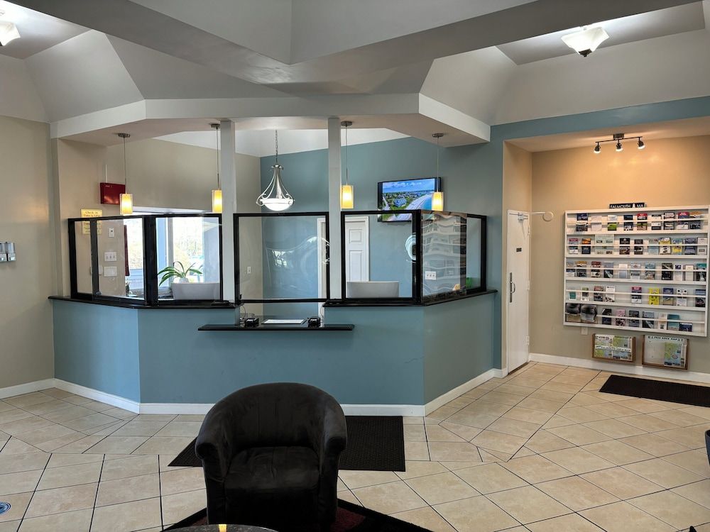 Admiralty Inn & Suites - a Red Collection Hotel 3