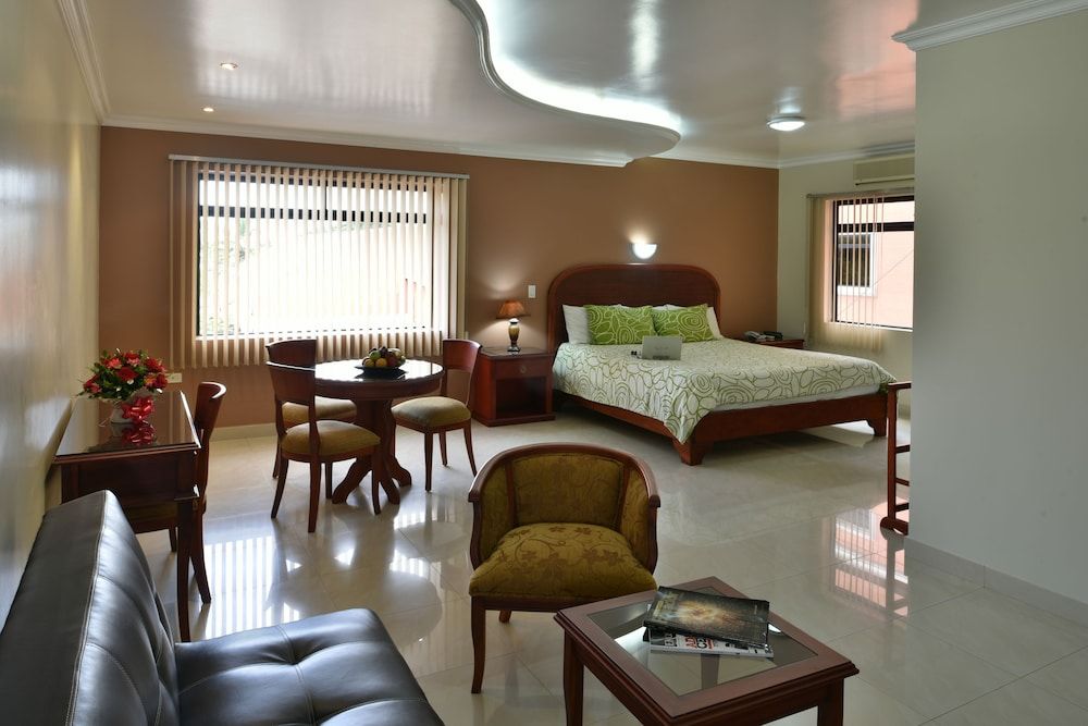 Gran Hotel De Lago El Coca 3