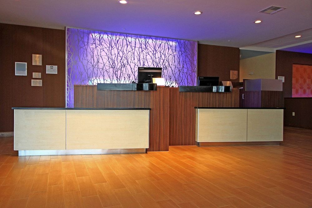 Fairfield Inn & Suites by Marriott London 2