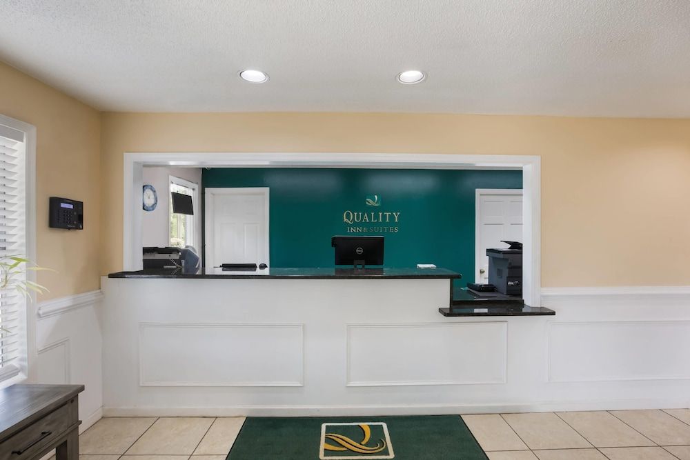 Quality Inn & Suites Greensboro near Lake Oconee 2