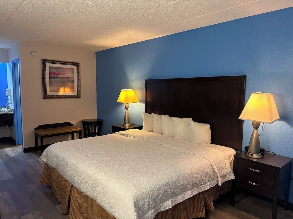 American Inn and Suites Bishop 2