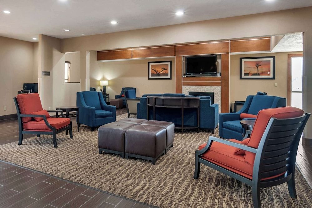 Comfort Inn & Suites Junction City - near Fort Riley 3
