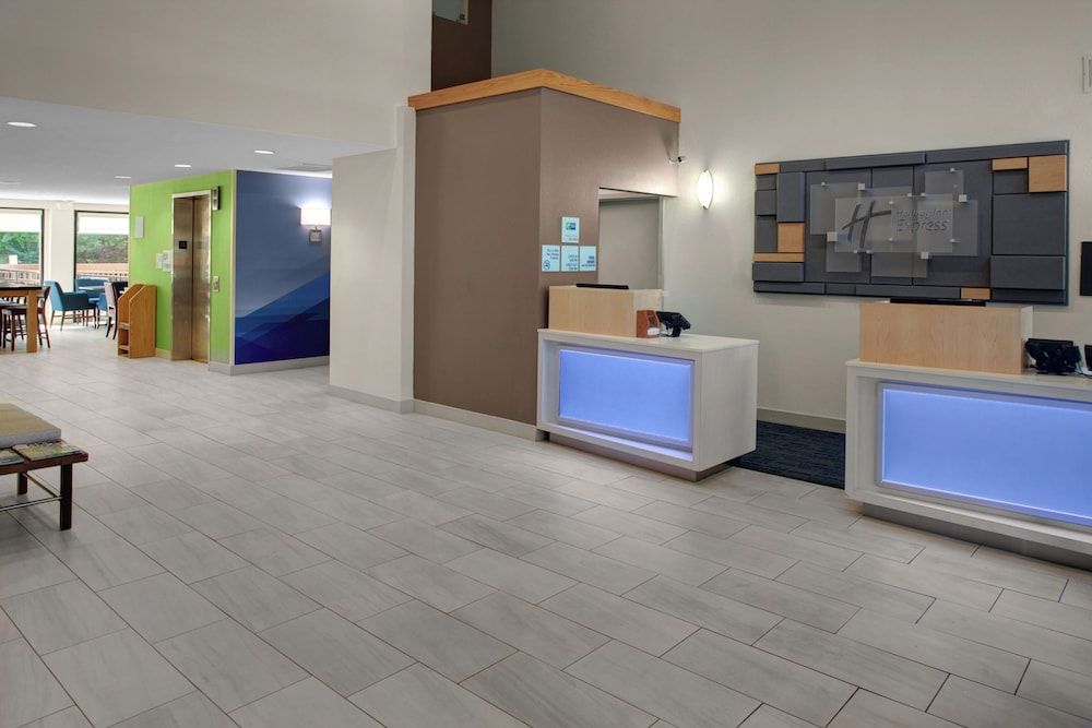 Holiday Inn Express Richmond-Mechanicsville 2