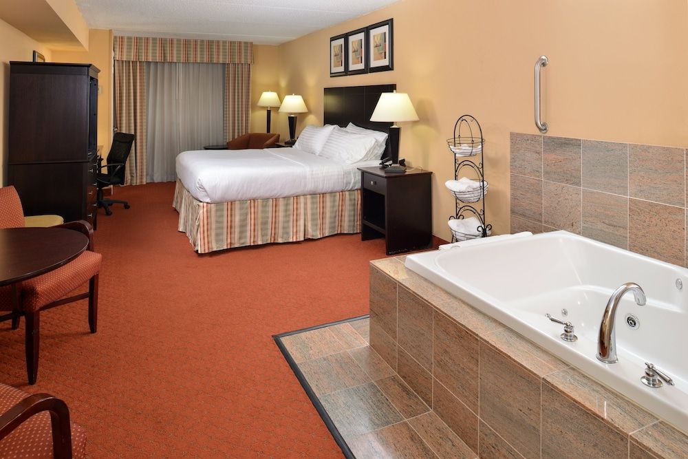 Holiday Inn Martinsburg 3