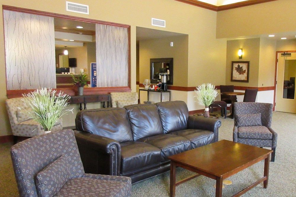 Clarion Hotel & Suites Williston 2
