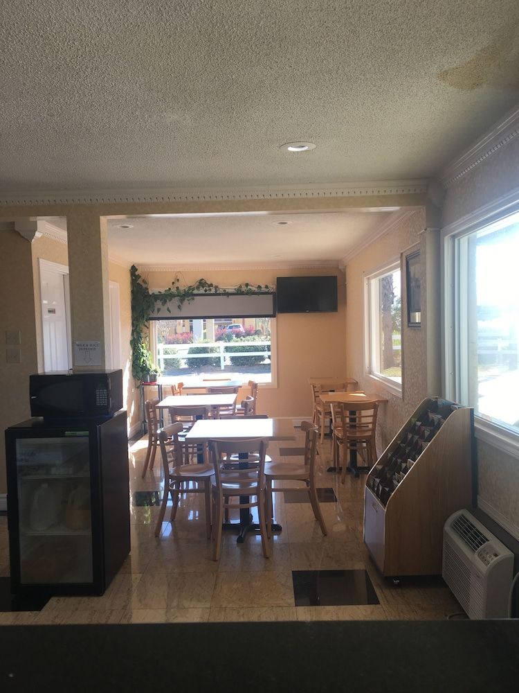 Travelodge by Wyndham Orangeburg 2