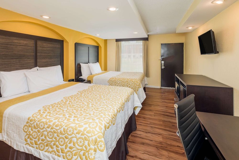 Days Inn by Wyndham Madison 3