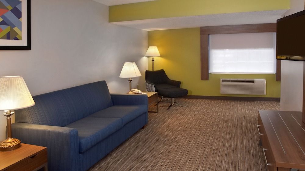 Holiday Inn Express Mt. Pleasant - Scottdale 3