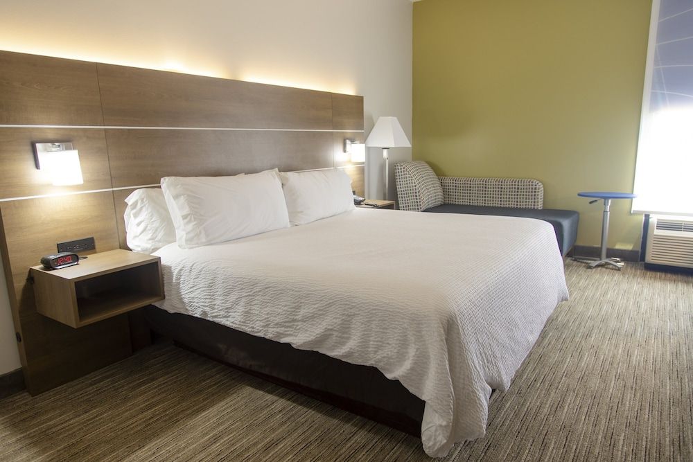 Holiday Inn Express Marshfield (Springfield Area) 3