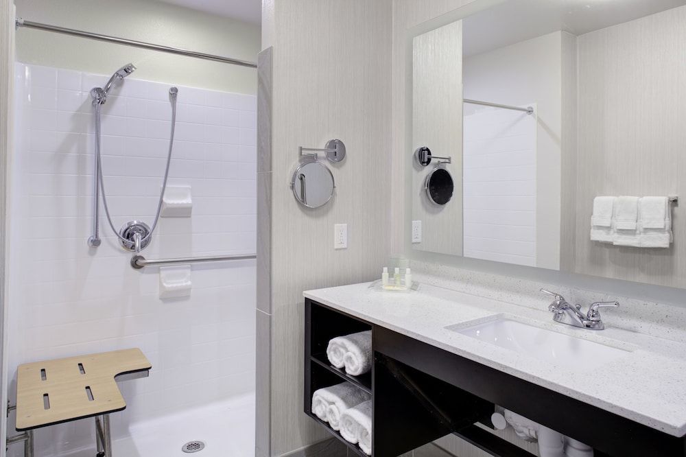 Holiday Inn Windsor Wine Country by IHG 2