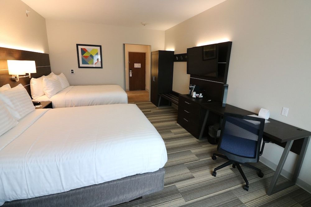 Holiday Inn Express & Suites Coffeyville by IHG 3