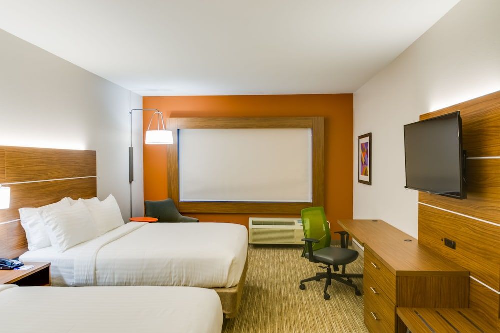 Holiday Inn Express & Suites Russellville by IHG 2