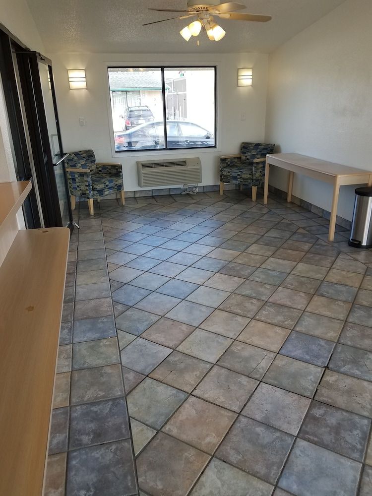 Rodeway Inn Near Hall of Fame 2