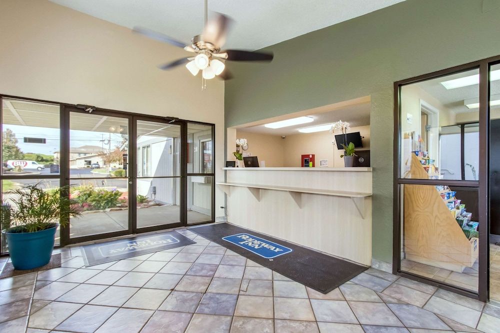 Rodeway Inn Near Hall of Fame 3