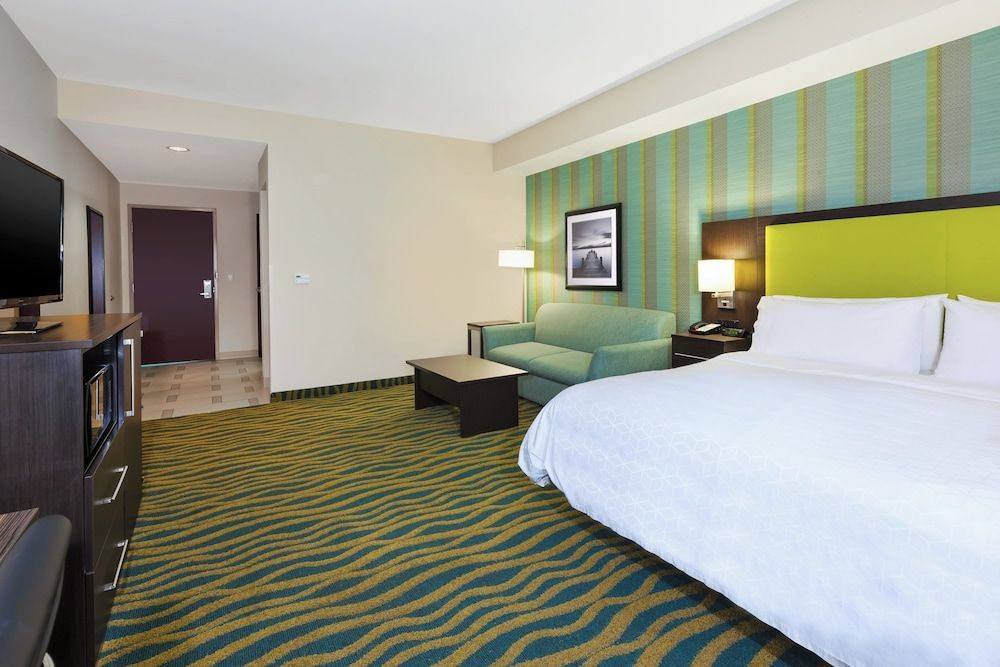 Holiday Inn Express & Suites Southport - Oak Island Area by IHG 3