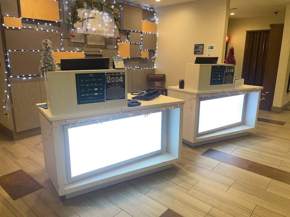 Holiday Inn Express & Suites Mishawaka - South Bend by IHG 2