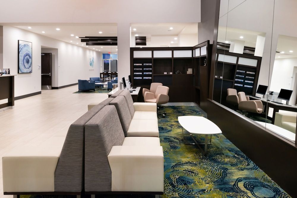 Holiday Inn Hotel & Suites Farmington Hills - Detroit NW by IHG 2