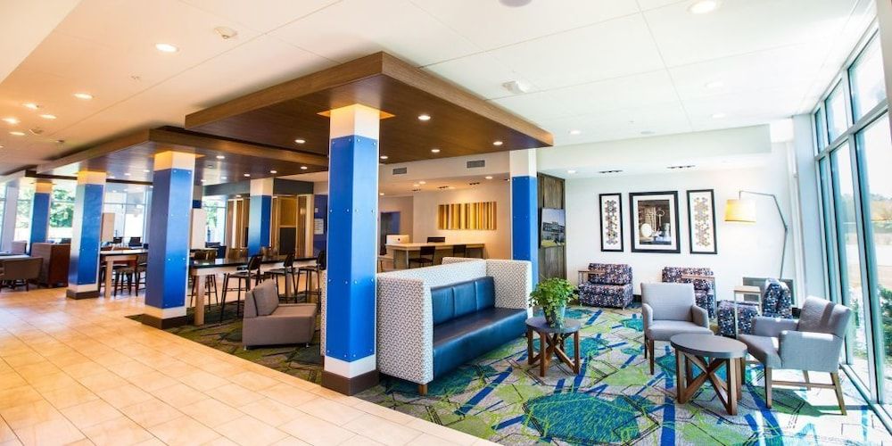 Holiday Inn Express & Suites Greenville S- Piedmont by IHG 3