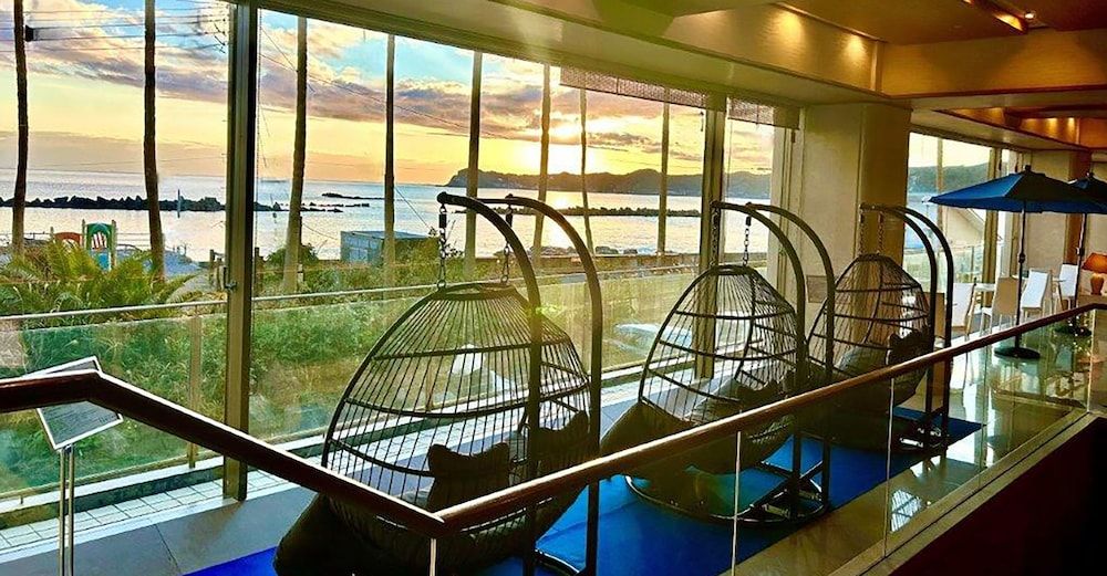Mikazuki Sea-Park Hotel Katsuura 2