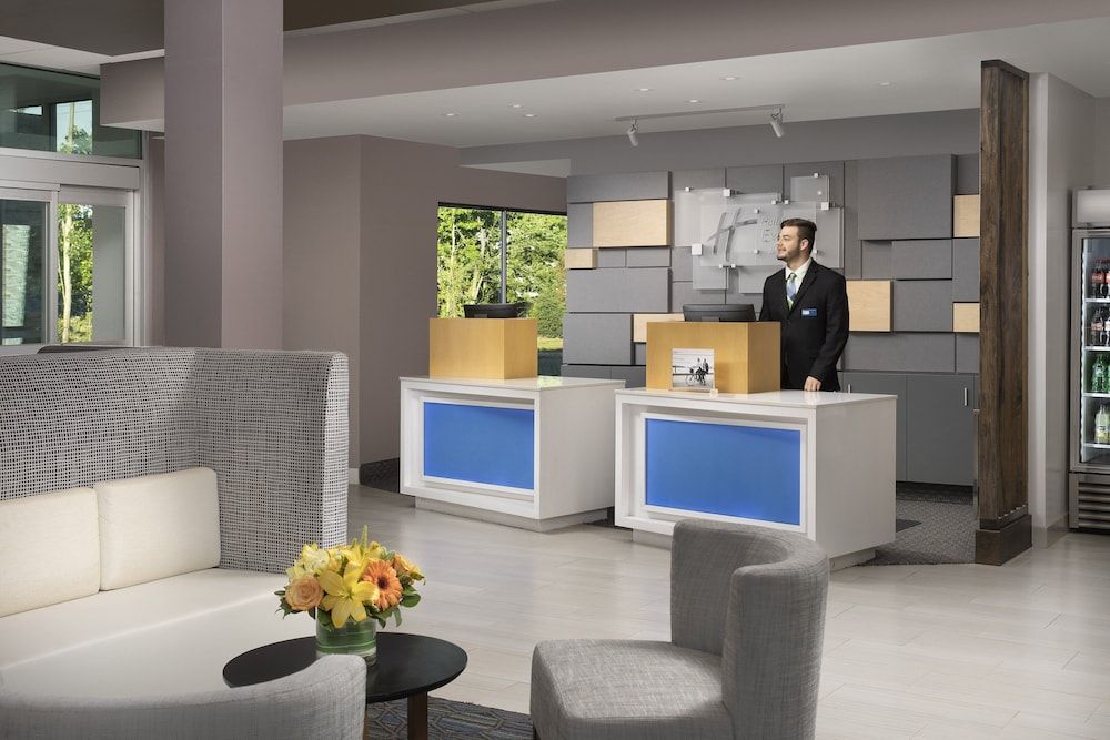 Holiday Inn Express and Suites North Brunswick by IHG 2