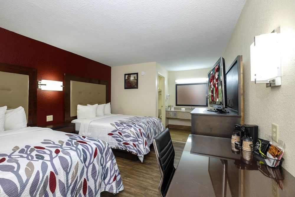 Red Roof Inn Columbus, MS 3