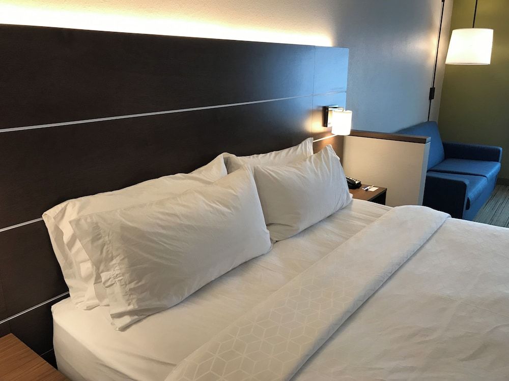 Holiday Inn Express & Suites Hannibal - Medical Center by IHG 3