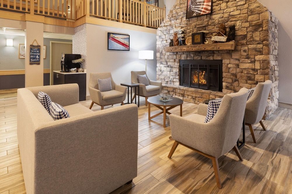 AmericInn by Wyndham Douglas/Saugatuck 3