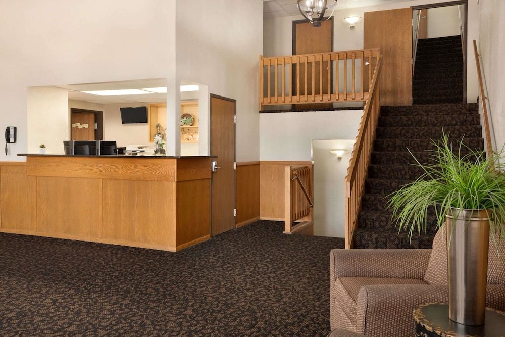 Travelodge by Wyndham Jefferson City 2