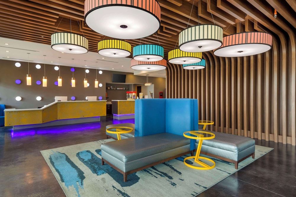 GLō Best Western Dallas South DeSoto 2