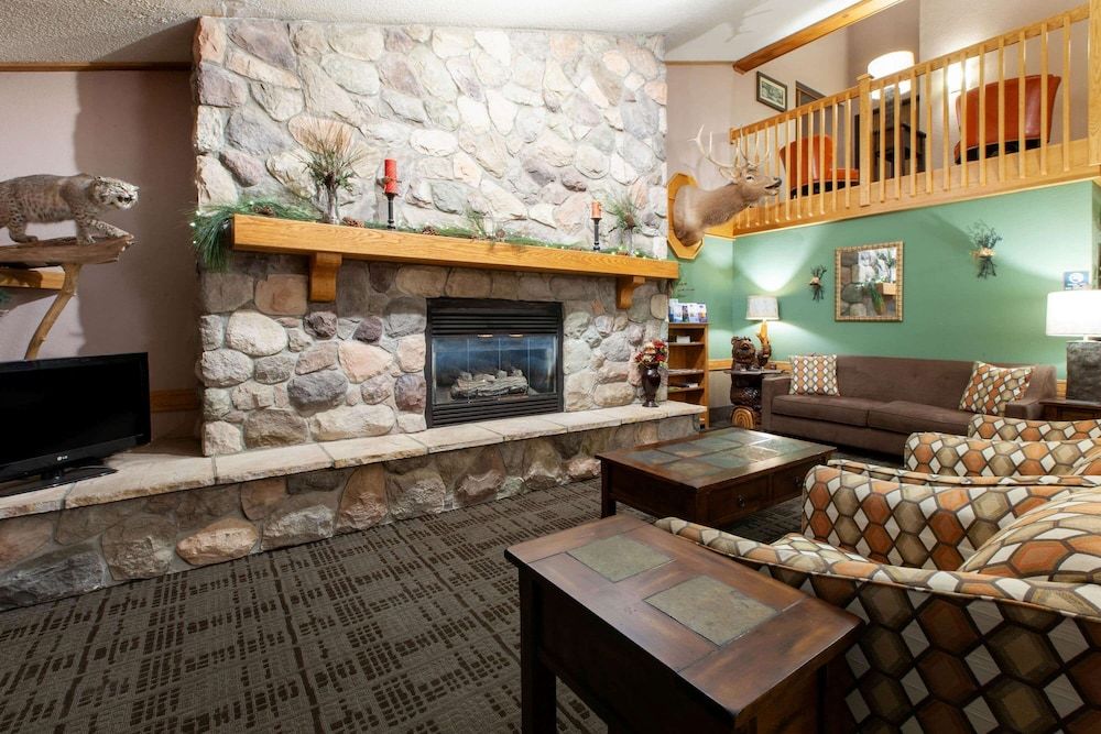 AmericInn by Wyndham Iron River 3