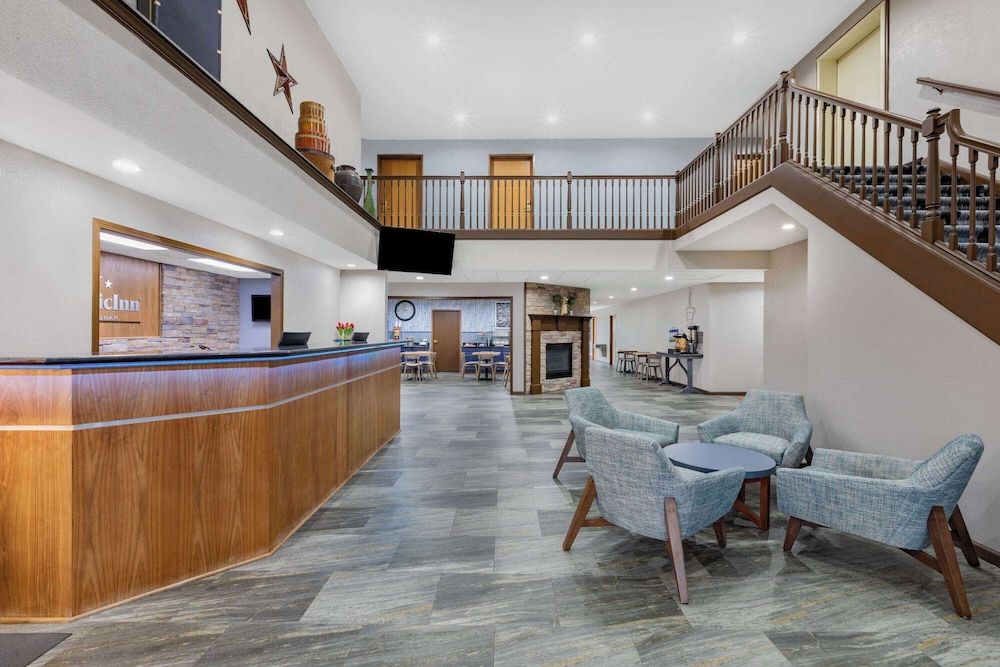 AmericInn by Wyndham Pella 3