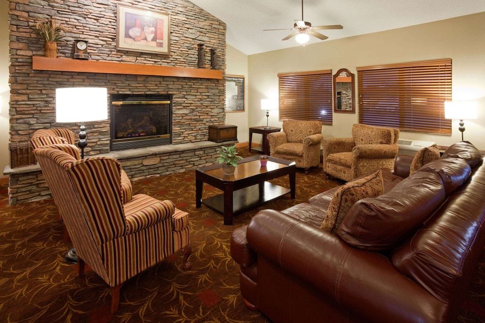 AmericInn by Wyndham Thief River Falls 2