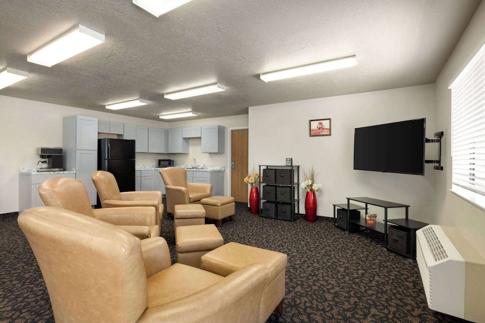 Travelodge by Wyndham Vaughn 2