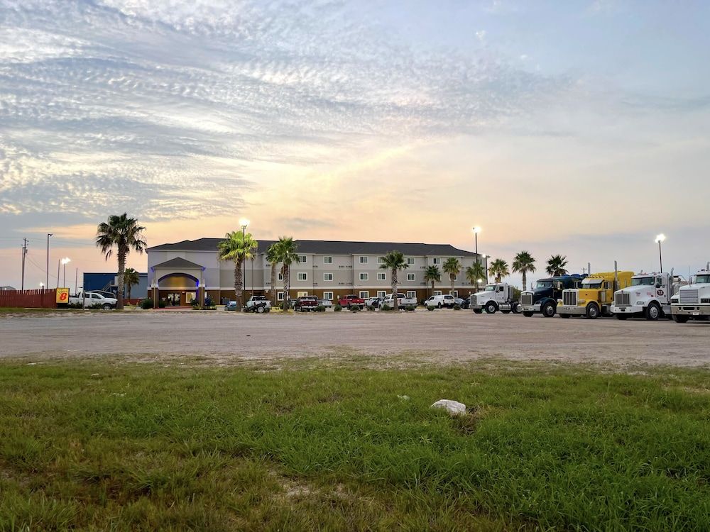 Super 8 by Wyndham Kenedy 2 estrelas em Kenedy