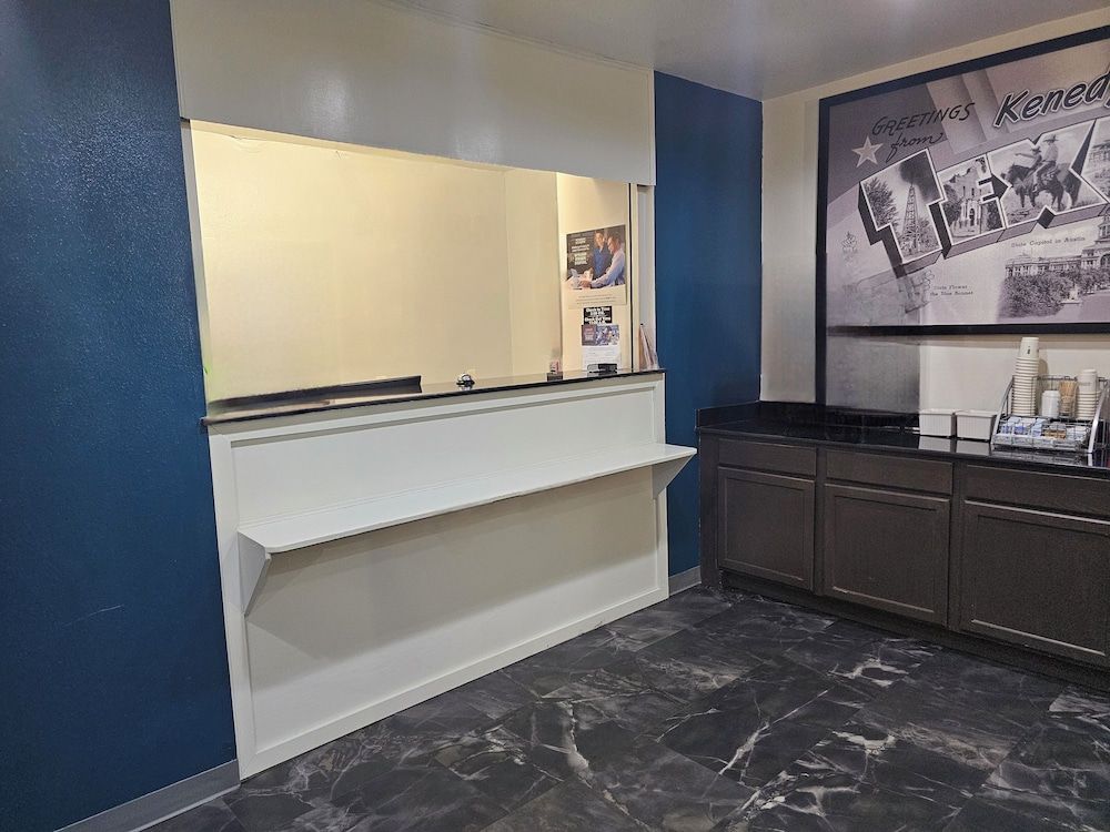 Super 8 by Wyndham Kenedy 3