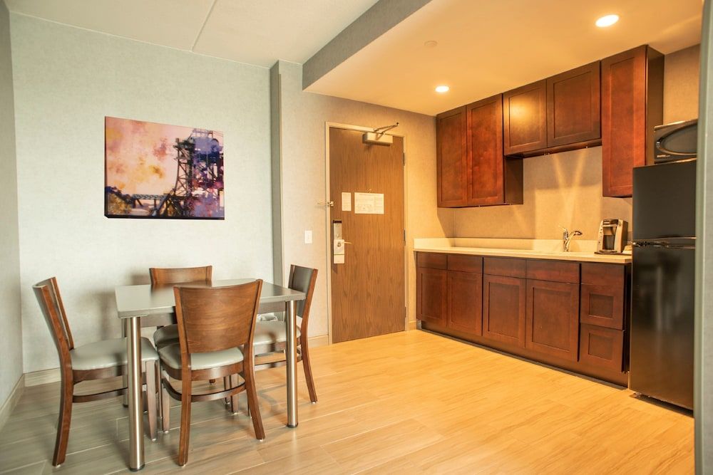 Holiday Inn & Suites - Joliet Southwest by IHG 3