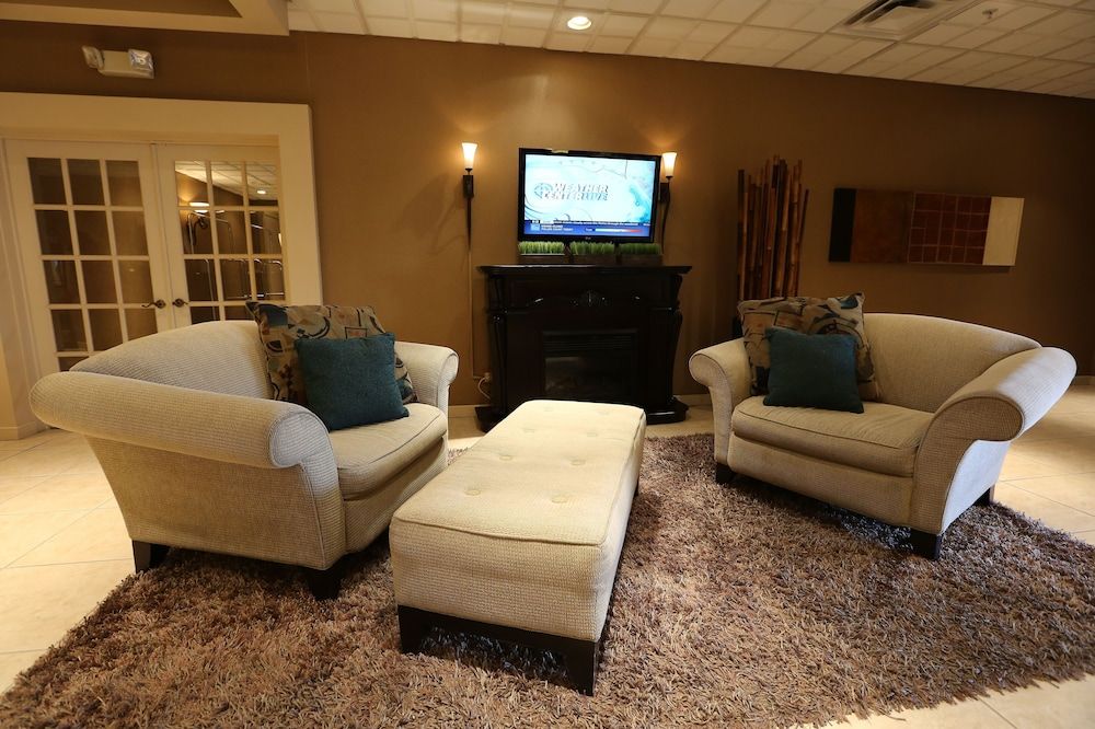 Ramada By Wyndham Midtown Grand Island 2