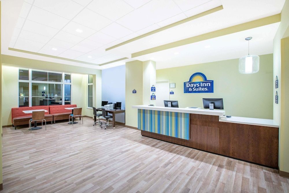 Days Inn & Suites by Wyndham Kearney 2