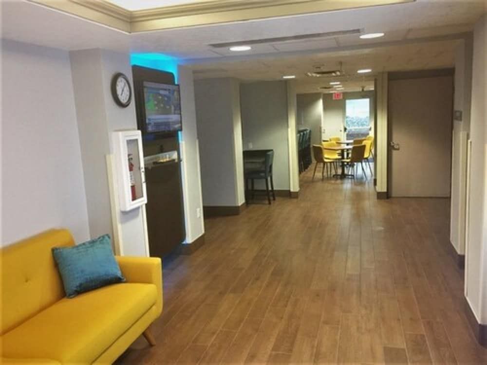 Baymont Inn & Suites Sheridan 2