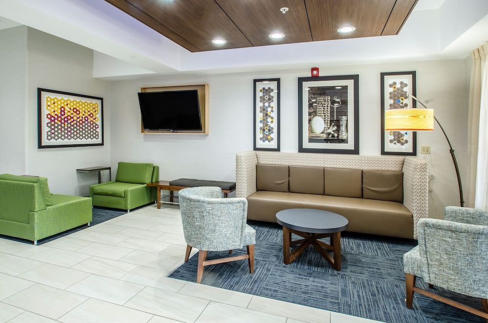 Holiday Inn Express & Suites Olathe South by IHG 2