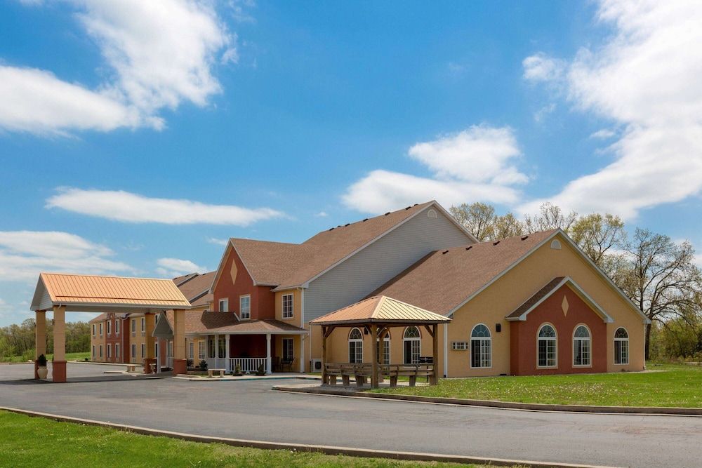 Super 8 by Wyndham Lake of the Ozarks 2 estrelas em Eldon