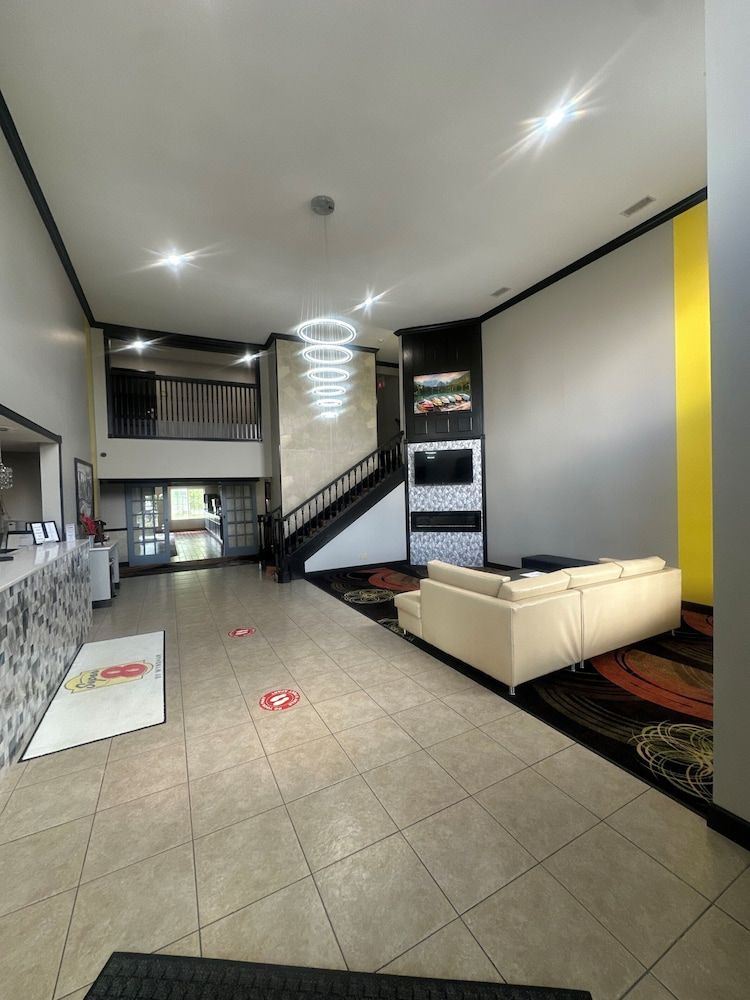 Super 8 by Wyndham Lake of the Ozarks 3