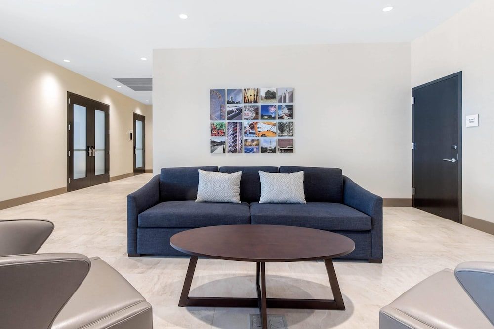 Cambria Hotel College Park 3